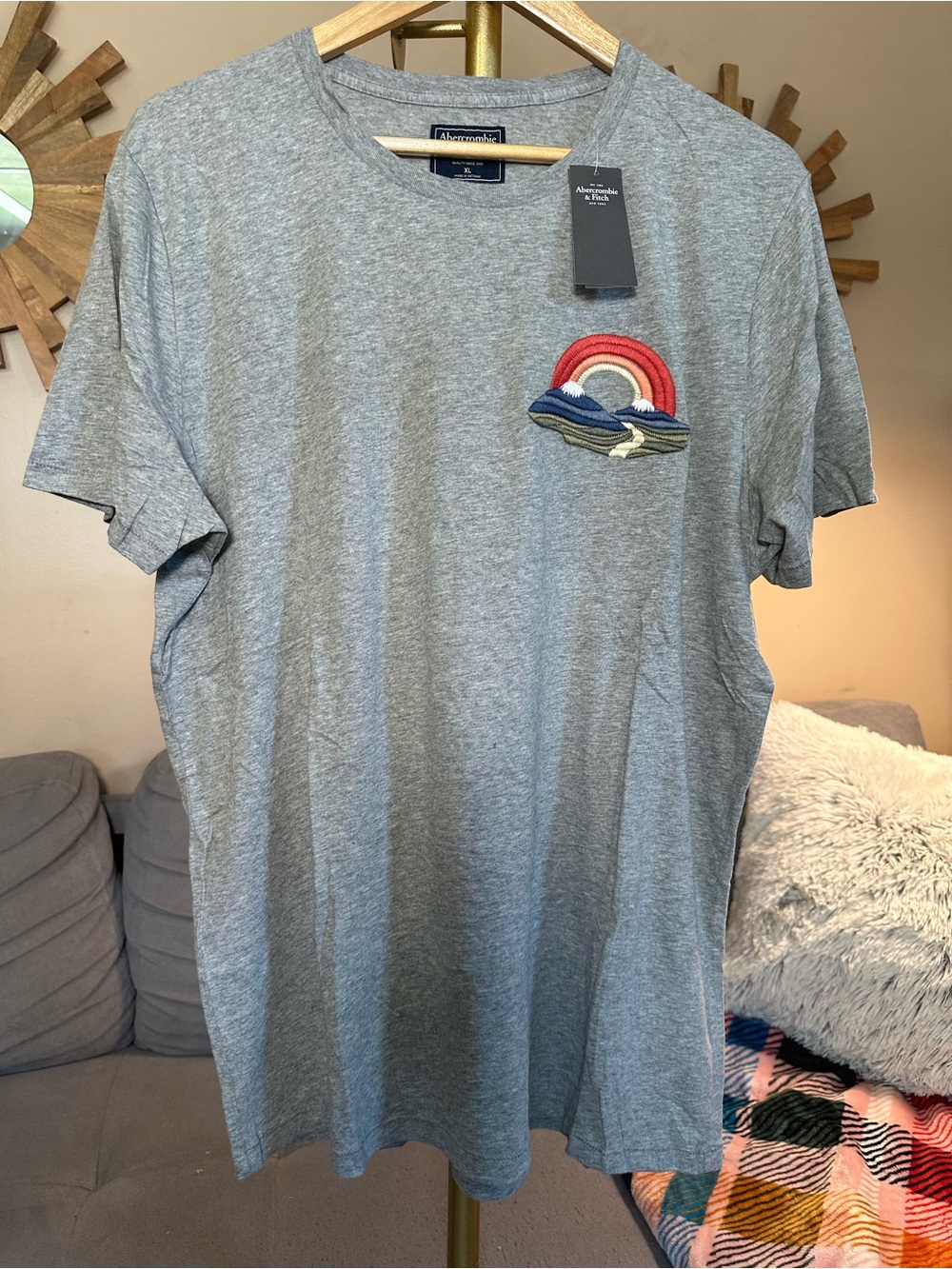 Abercrombie & Fitch Men's Heather Gray Crewneck T-Shirt with Embroidered Sunset